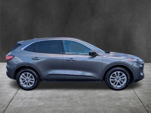 Used 2022 Ford Escape SE image 3