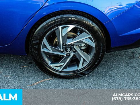 Used 2025 Hyundai Elantra SEL FWD image 15