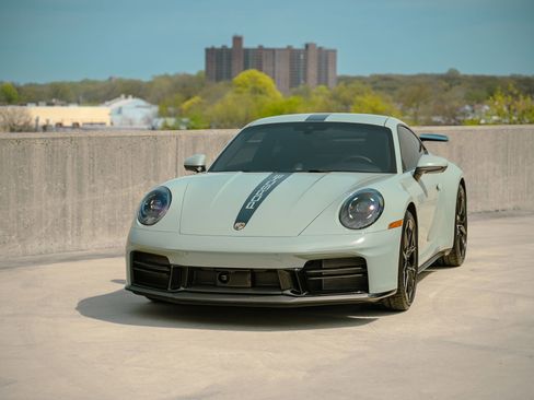 Used 2025 Porsche 911 Carrera RWD image 9