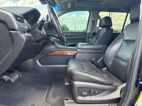 Used 2019 Chevrolet Suburban Premier AWD/4WD image 6