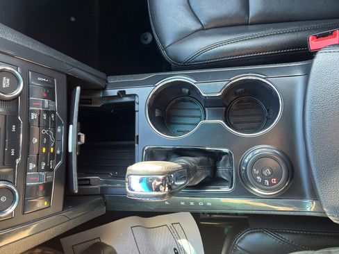 Used 2017 Ford Explorer XLT w/ Equipment Group 202A image 32