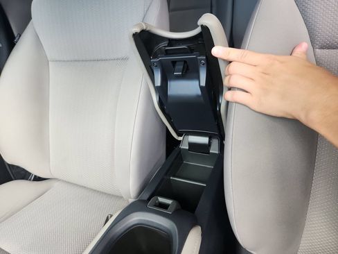 Used 2017 Honda HR-V EX image 30