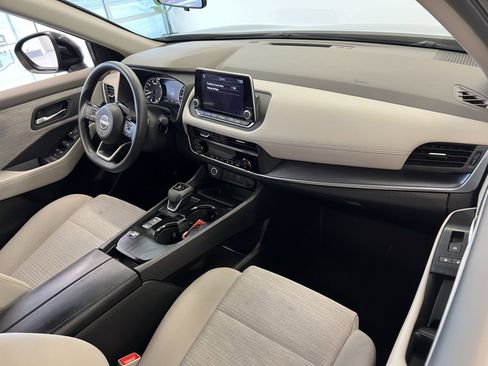 Used 2023 Nissan Rogue SV image 37