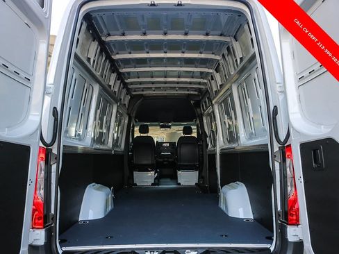 Used 2024 Mercedes-Benz Sprinter 2500 image 25