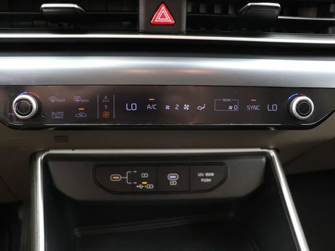 Used 2025 Kia Carnival FWD image 21