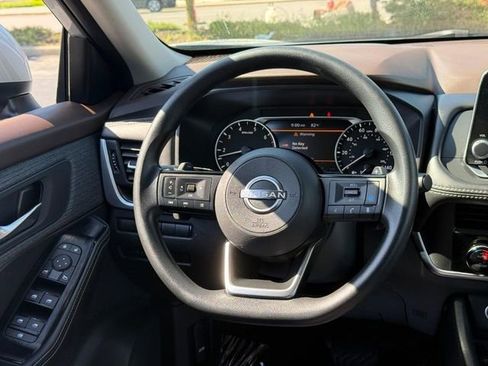 Used 2023 Nissan Rogue SV AWD/4WD image 13