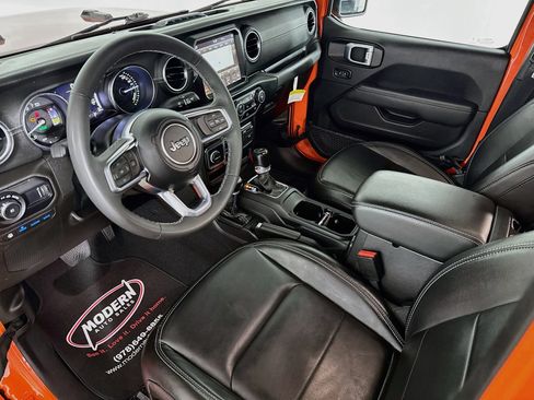 Used 2023 Jeep Wrangler Unlimited Sahara w/ Cold Weather Group AWD/4WD image 8
