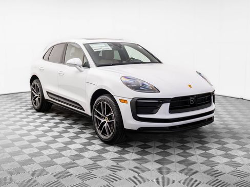 Certified 2026 Porsche Macan AWD/4WD image 6