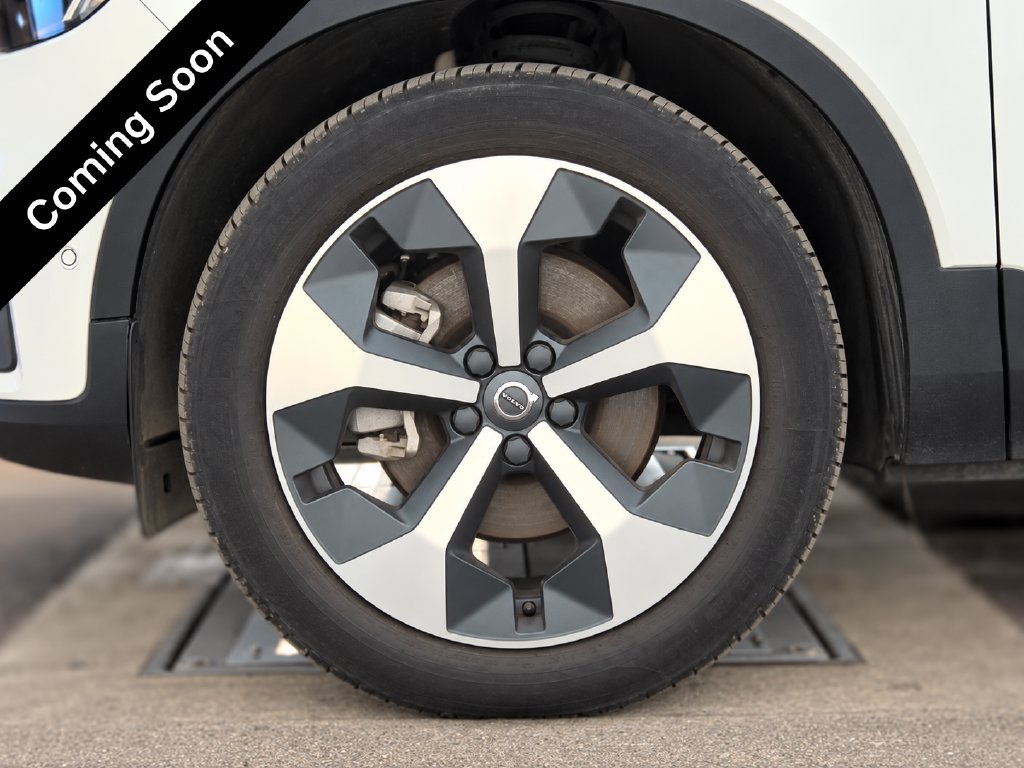 Certified 2025 Volvo XC40 B5 Plus AWD/4WD image 16
