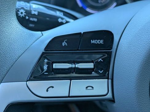 Used 2022 Hyundai Elantra Blue FWD image 22