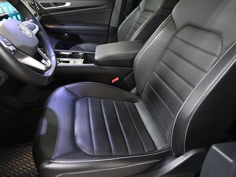 Used 2024 Volkswagen Atlas Cross Sport SEL R-Line AWD/4WD image 8