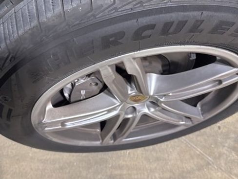 Used 2021 Porsche Macan Base image 9