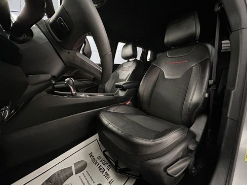 Used 2024 Jeep Compass Trailhawk image 8