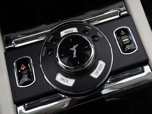 Certified 2019 Rolls-Royce Wraith RWD image 32