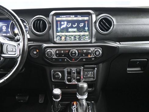 Used 2022 Jeep Wrangler Unlimited Sahara w/ Cold Weather Group AWD/4WD image 20