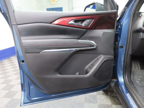 Used 2025 Chevrolet Traverse Z71 w/ LPO, Floor Liner Package AWD/4WD image 53