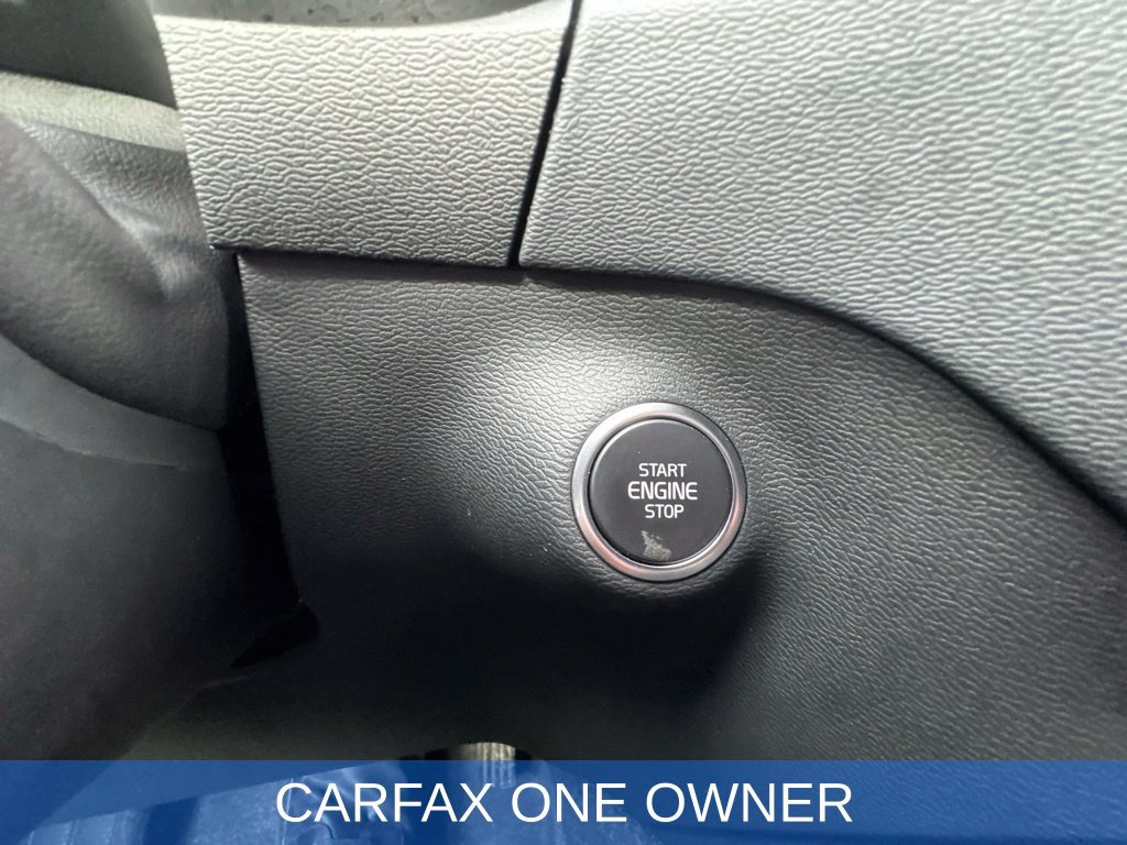 Used 2025 Volvo XC40 B5 Plus AWD/4WD image 23