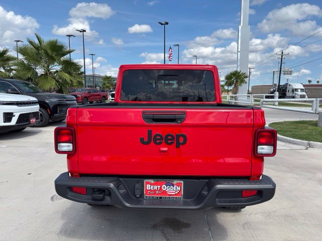 Used 2025 Jeep Gladiator Sport AWD/4WD image 4