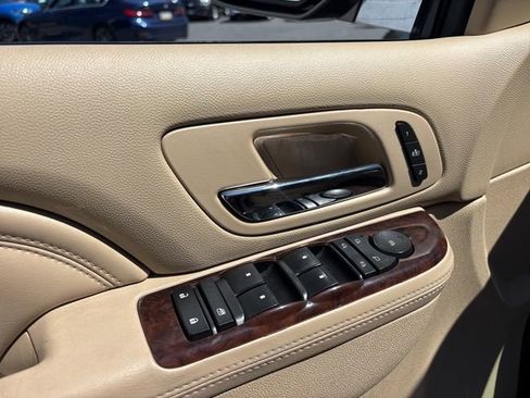 Used 2014 Cadillac Escalade ESV Premium AWD/4WD image 21