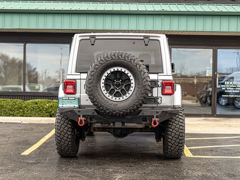 Used 2018 Jeep Wrangler Unlimited Rubicon AWD/4WD image 12