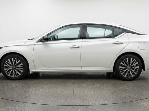 Used 2025 Nissan Altima 2.5 SV FWD image 5