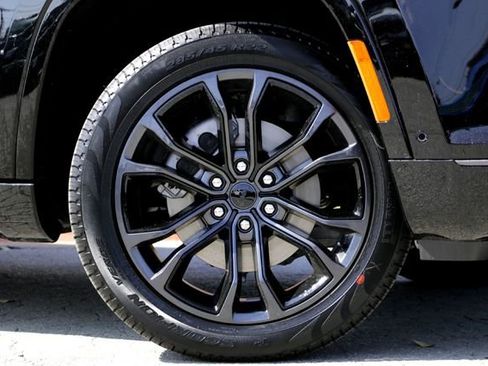 New 2026 Jeep Grand Wagoneer L Summit image 2