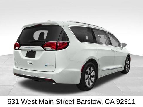 Used 2020 Chrysler Pacifica Touring-L w/ S Appearance Package FWD image 2