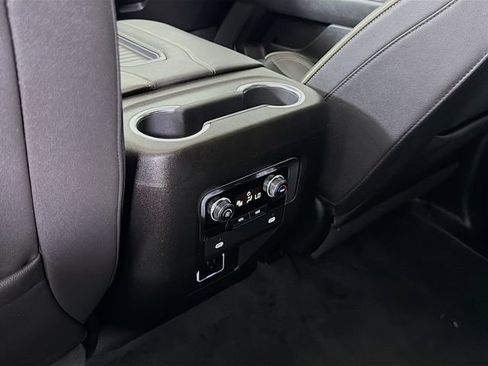 Used 2023 GMC Yukon XL SLT RWD image 27
