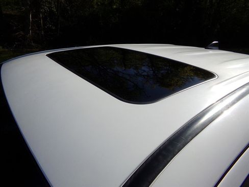 Used 2021 Toyota Tacoma Limited image 10