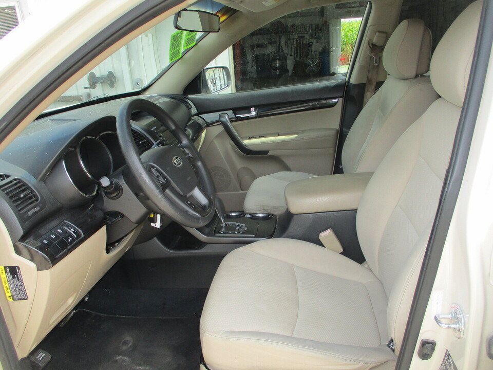 Used 2012 Kia Sorento FWD w/ Third Row Pkg image 26