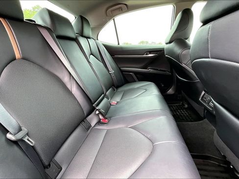 Used 2020 Toyota Camry XLE w/ Sunroof Package FWD image 26