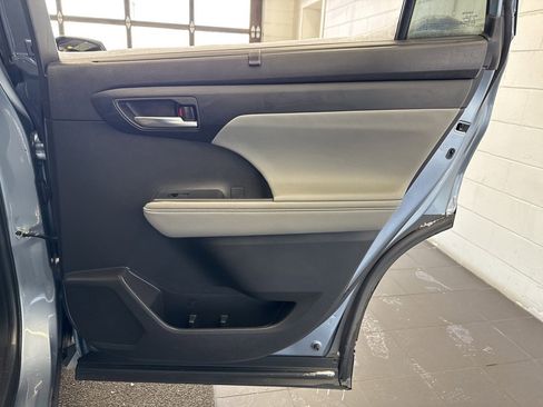 Certified 2024 Toyota Highlander XLE image 51