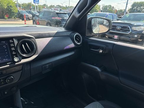 Used 2023 Toyota Tacoma TRD Off-Road w/ Technology Package AWD/4WD image 31