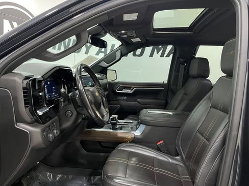 Used 2022 Chevrolet Silverado 1500 High Country w/ High Country Premium Package AWD/4WD image 12