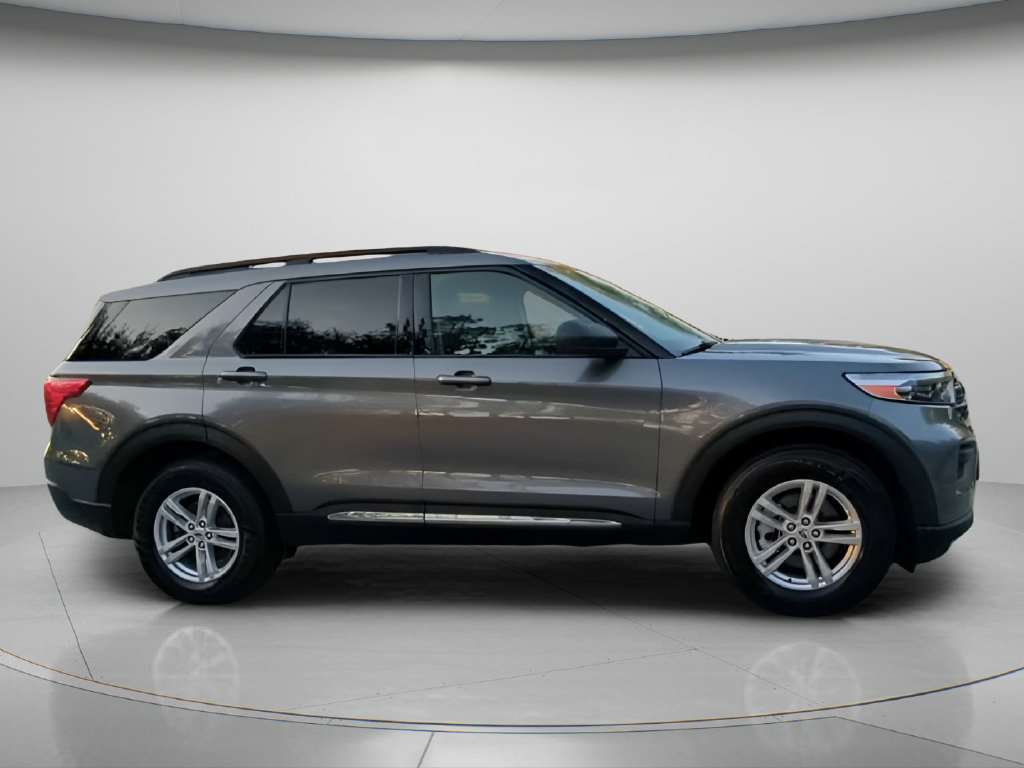 Used 2023 Ford Explorer XLT AWD/4WD image 38