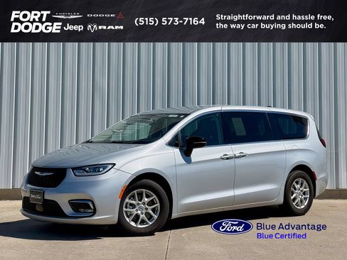 Used 2024 Chrysler Pacifica Touring-L FWD image 1