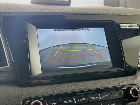 Used 2018 Kia Niro LX FWD image 22