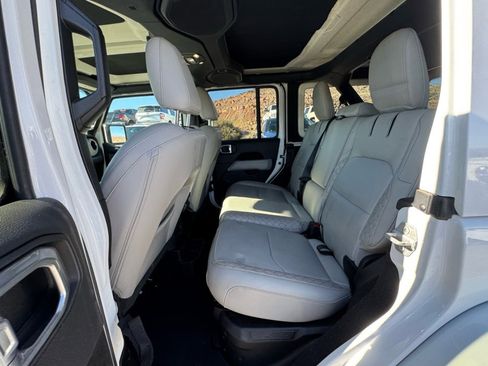Used 2021 Jeep Wrangler Unlimited Sahara image 10