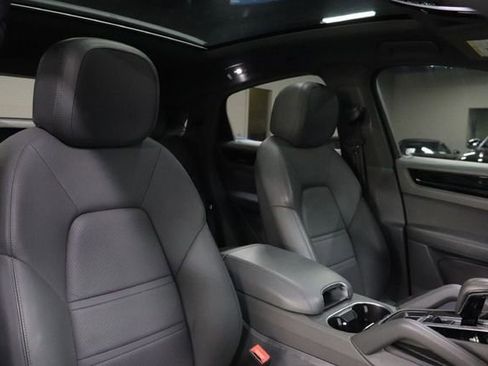 Used 2022 Porsche Cayenne Platinum Edition AWD/4WD image 24
