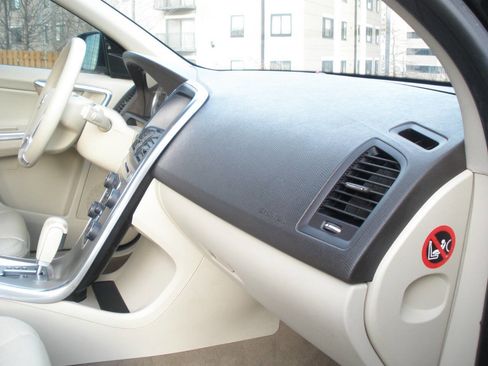 Used 2012 Volvo XC60 3.2 image 32