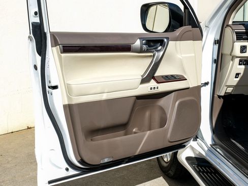 Used 2015 Lexus GX 460 w/ Premium Package image 41