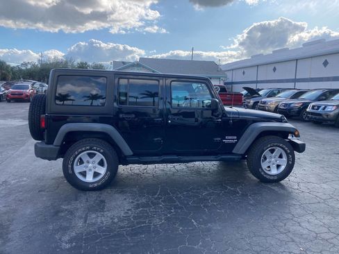 Used 2012 Jeep Wrangler Unlimited Sport image 5