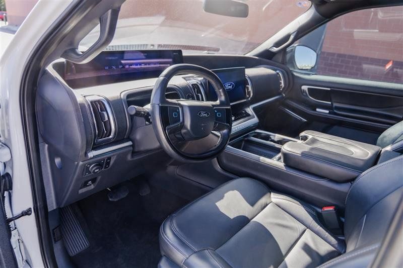 Used 2025 Ford Expedition Platinum w/ Stealth Appearance Package AWD/4WD image 15