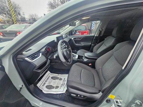 Used 2022 Toyota RAV4 XLE image 12