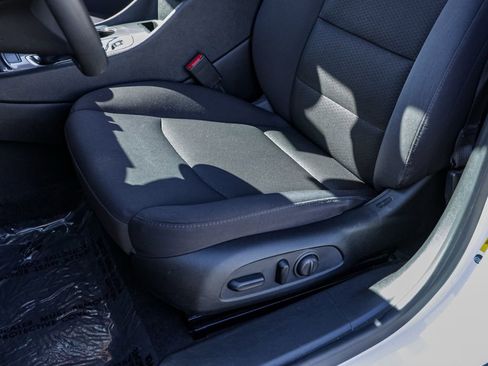 Used 2023 Chevrolet Malibu LT FWD image 17