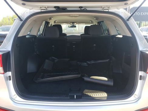 Used 2017 Kia Sorento AWD image 5