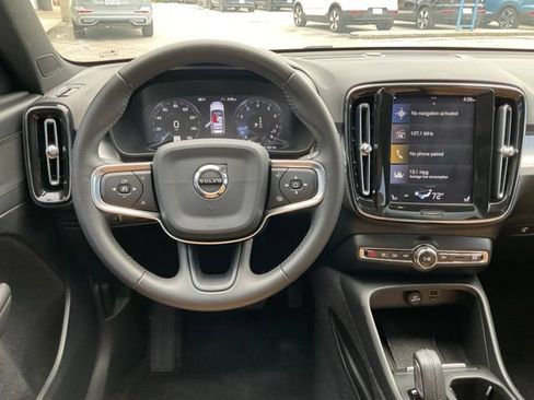 Used 2020 Volvo XC40 T5 Momentum w/ Protection Package Premier AWD/4WD image 17