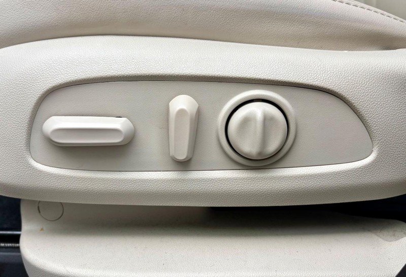 Used 2023 Buick Enclave Essence w/ Experience Buick Package FWD image 33