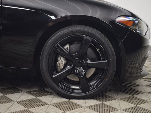 Used 2019 Alfa Romeo Giulia Ti AWD/4WD image 34
