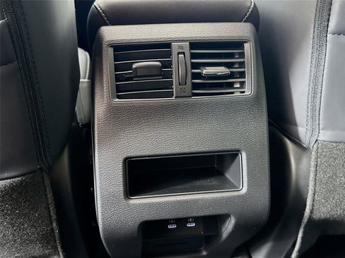 New 2025 Mitsubishi Outlander SE image 27